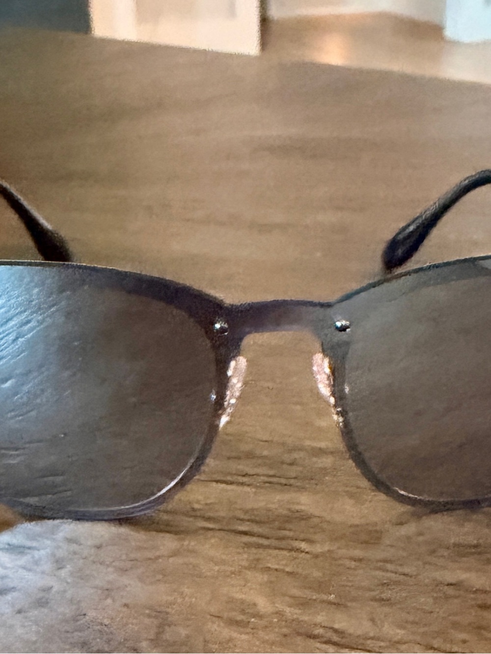 Ray-Ban Women’s Black Frame Sunglasses with Brown Case - Picture 2 of 4